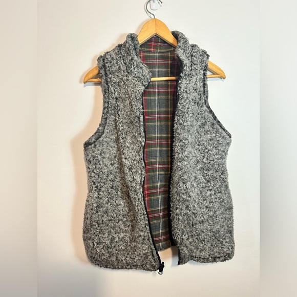 Maurice’s - Women’s Reversible Plaid and Sherpa Vest - Size Small - Picture 8 of 8